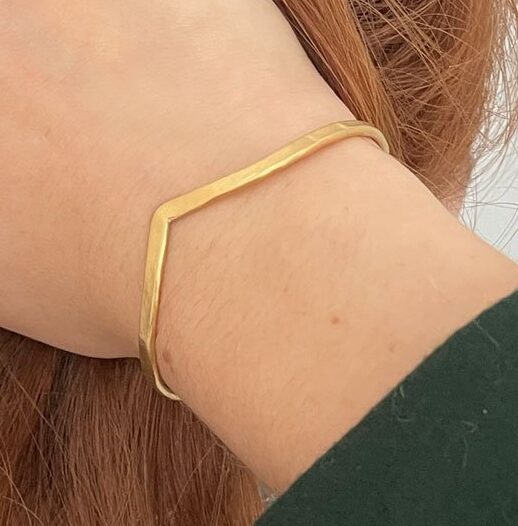 A-Kind-of-Magic-Bracelet-gold-lady-2 (2)