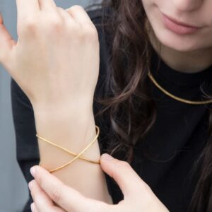 A Kind of Magic Cross Infinite Bangle Gold Lady