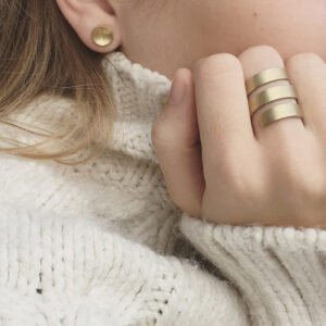 Circle line s earrings gold lady