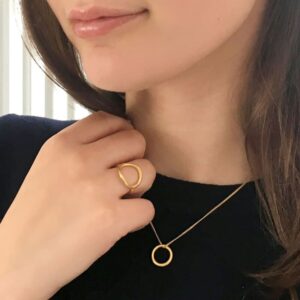 Nicola Circle Ring Gold Lady