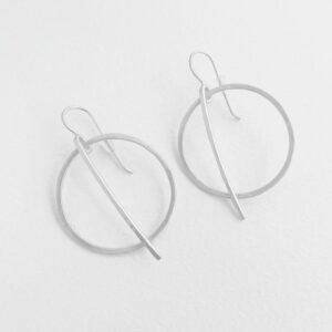 kam around M earrings silver