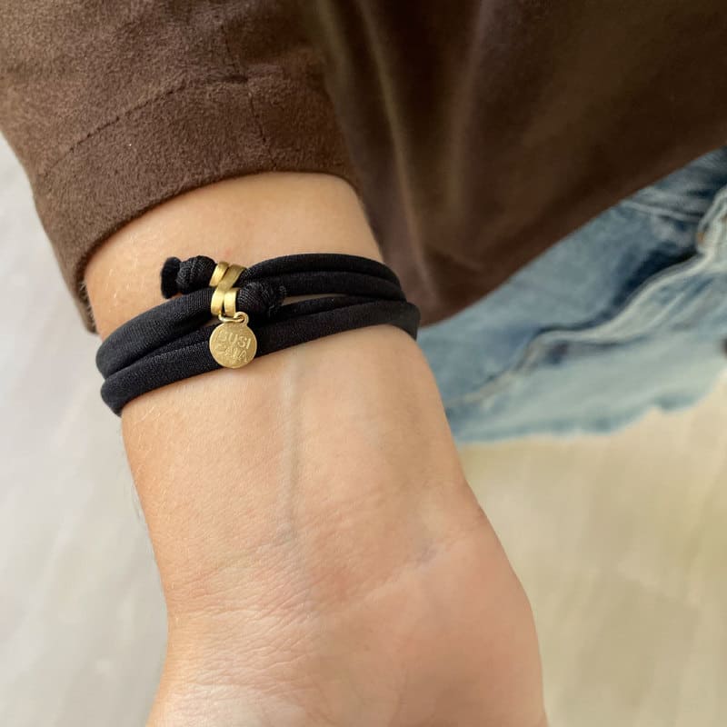 Justine-Colour-bracelet-back-lady Justine Colour bracelet back lady