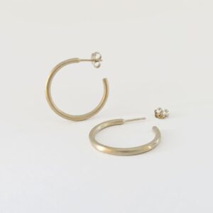 London L hoop earrings Gold