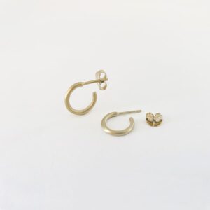 London S hoop earrings Gold